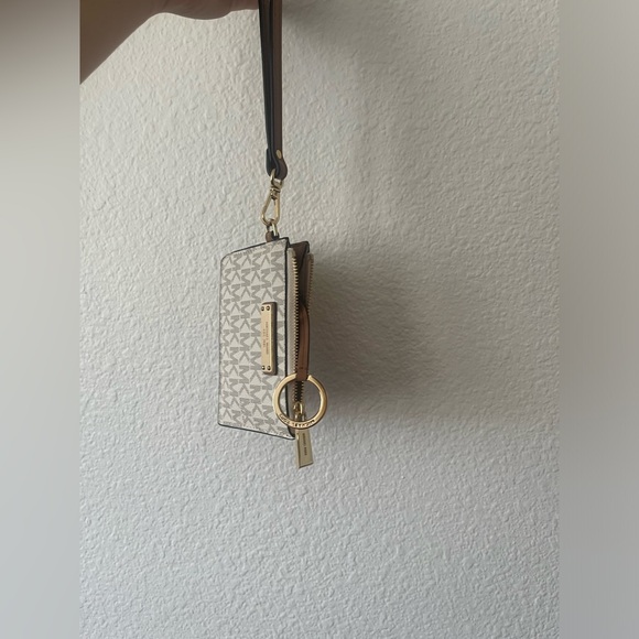 Micheal Kors | wristlet with key ring - Picture 2 of 6